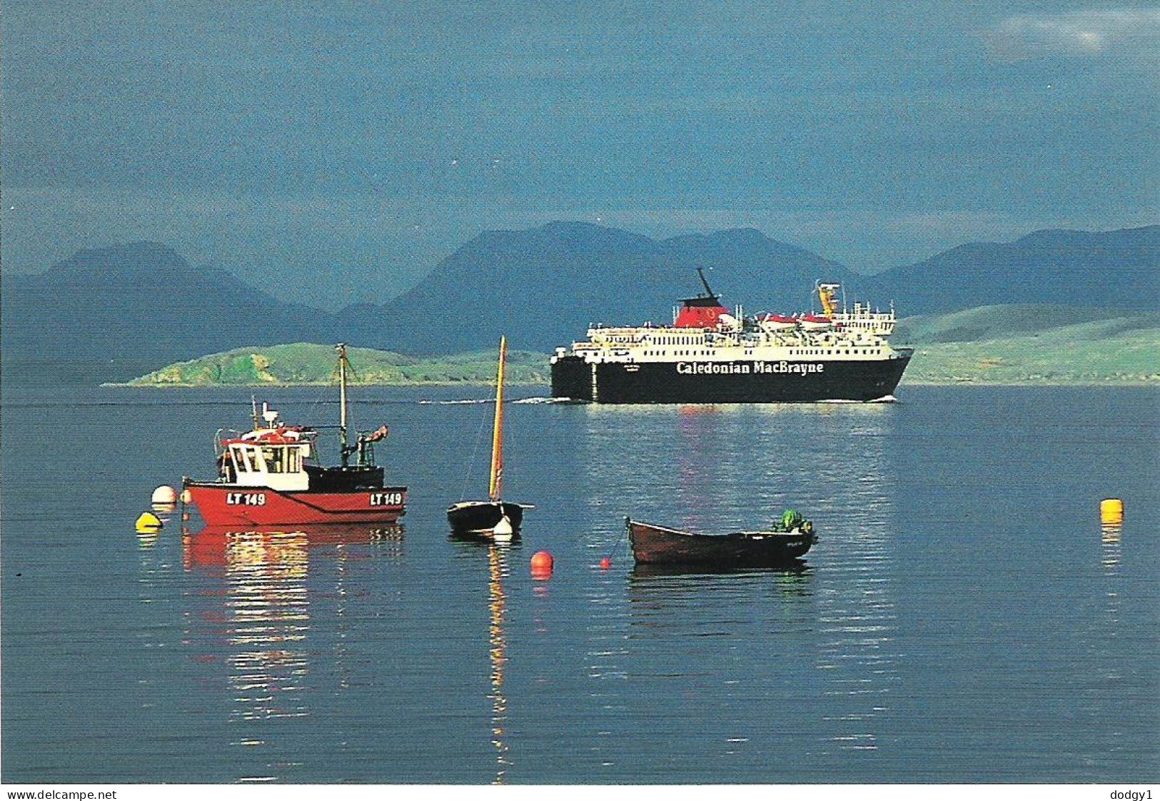 M.V. ISLE OF MULL, LEAVING MULL,  SCOTLAND. UNUSED POSTCARD My8 - Argyllshire