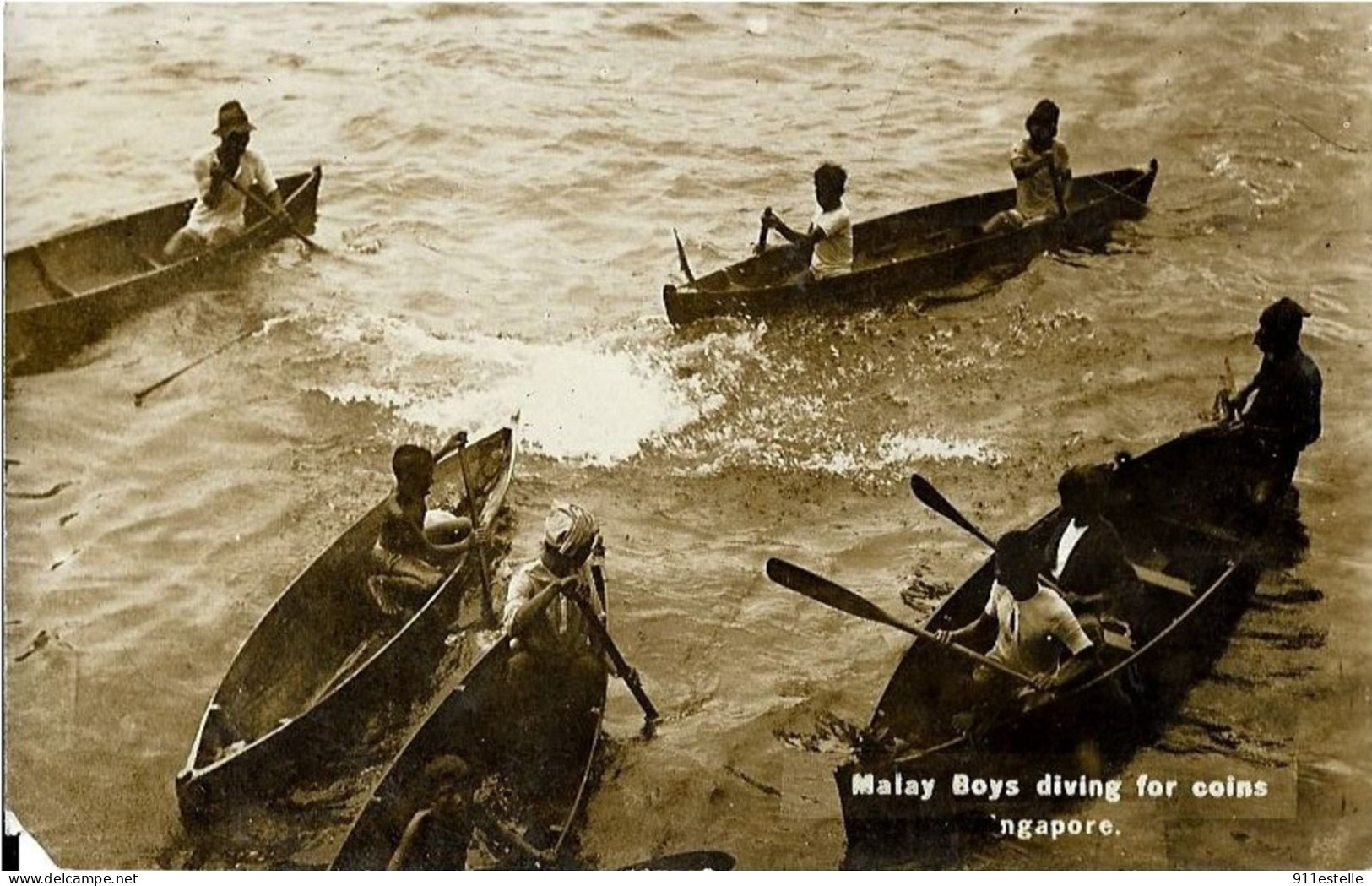 MALAY  BOYS  DIVING FOR  COINS  SINGAPORE  ( état ) - Singapour