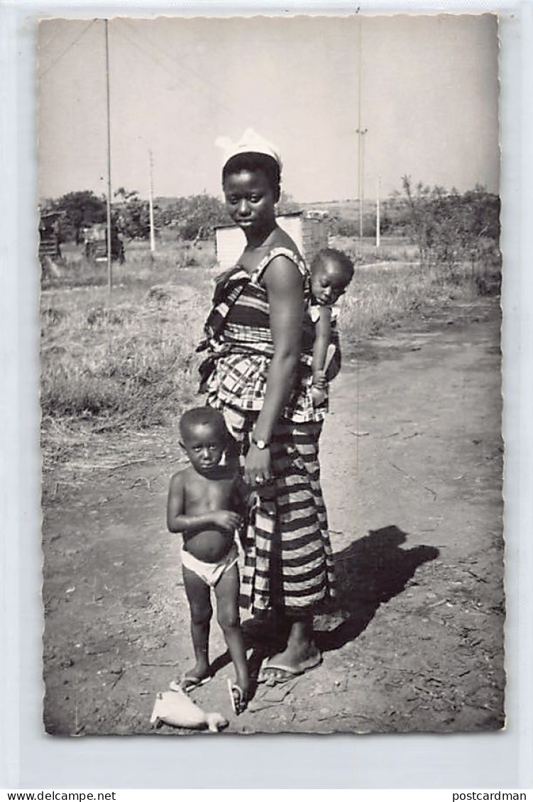 Missions Des Soeurs De La Sainte-Famille En Guinée - Mère Et Ses Enfants - Ed. Mission  - Guinee