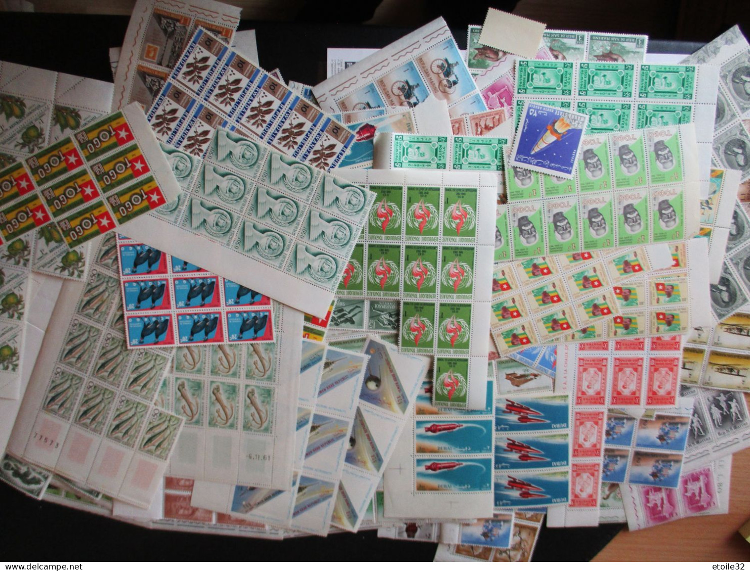 Lot Important De Timbres Neuf Sans Charniere ** Mnh - Collections (without Album)