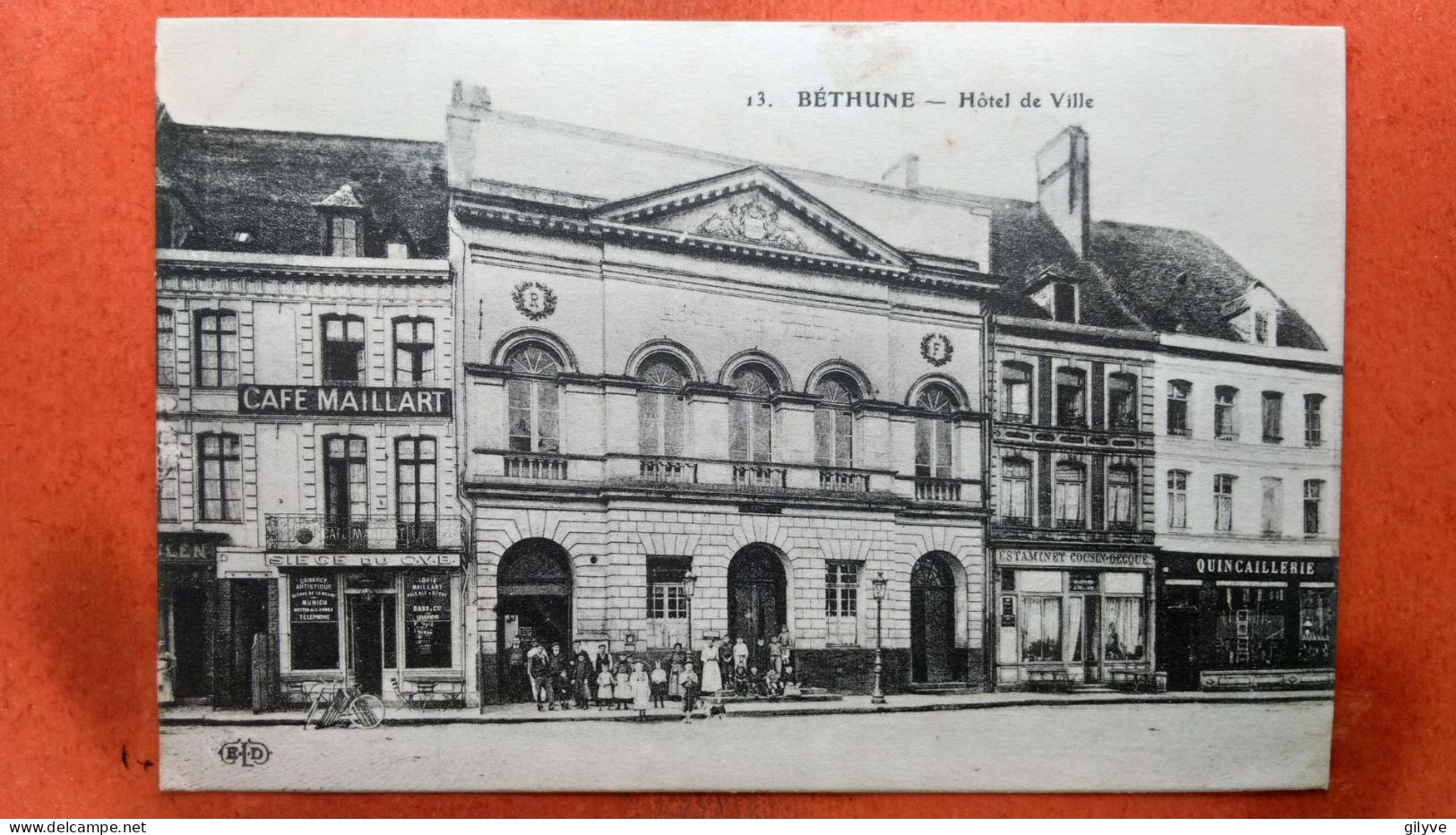 CPA (62) Béthune. Hôtel De Ville.  Estaminet Cousin-Decque - Quincaillerie - Café Maillart (8A.048) - Bethune
