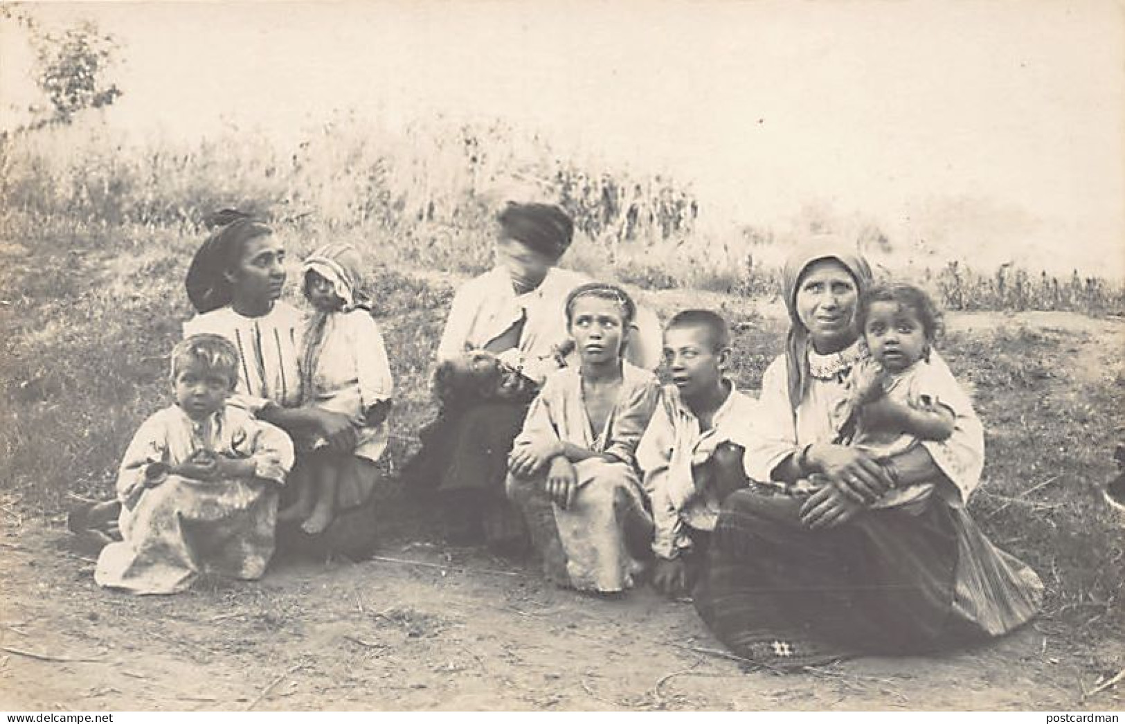 Macedonia - Gypsy Tzigane Family - REAL PHOTO - Macédoine Du Nord