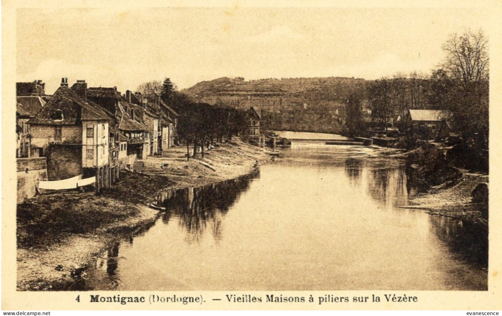 24 : Montignac : Maisons Sur La Vézère    ///  Ref. Mai 24 ///  N° 29.740 - Montignac-sur-Vézère