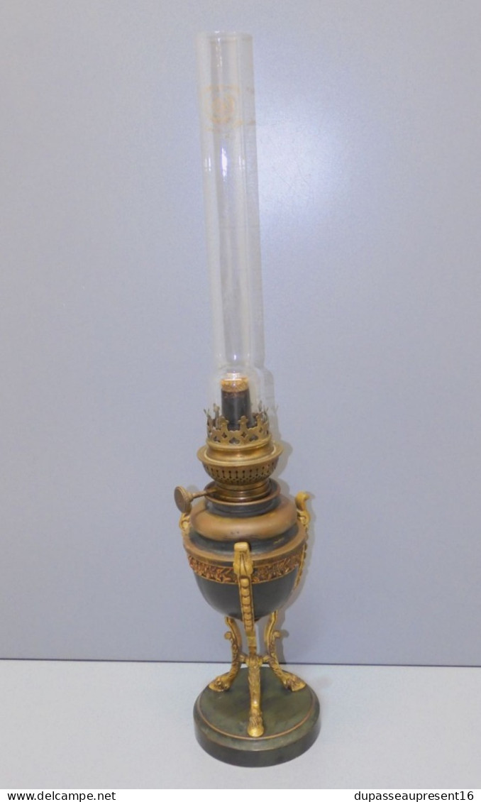 -BELLE LAMPE A PETROLE NAPOLEON III STYLE EMPIRE avec son verre CRISTAL déco    E