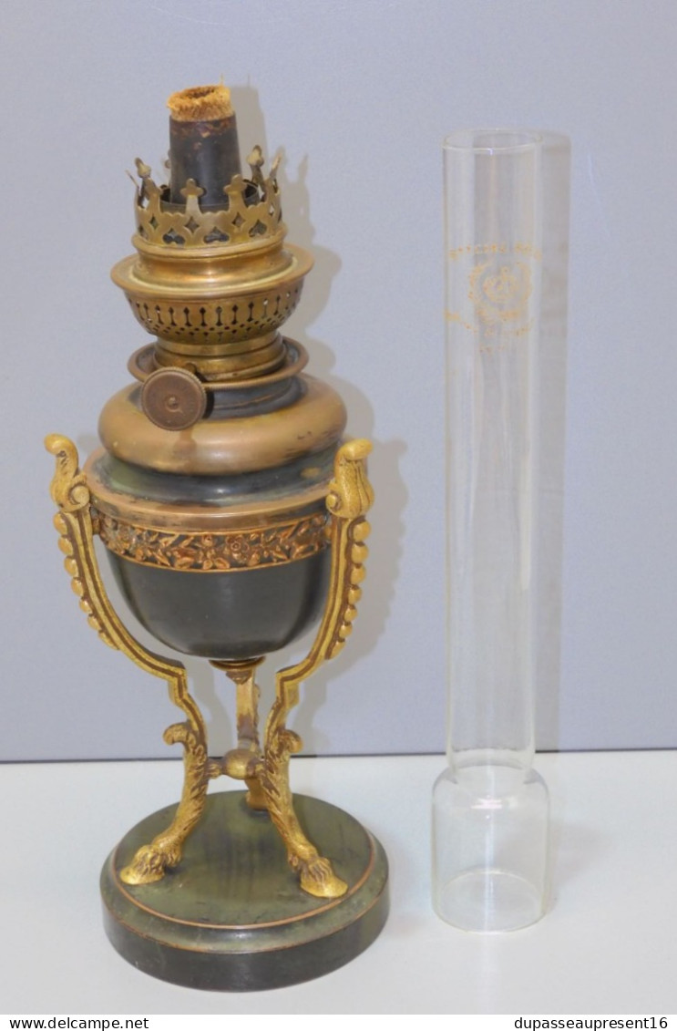 -BELLE LAMPE A PETROLE NAPOLEON III STYLE EMPIRE avec son verre CRISTAL déco    E