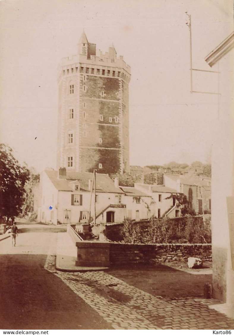 Oudon * Un Coin Du Village , Route Pont Et Tour * Photo Ancienne Vers 1900 Format 11.4x8.2cm - Oudon