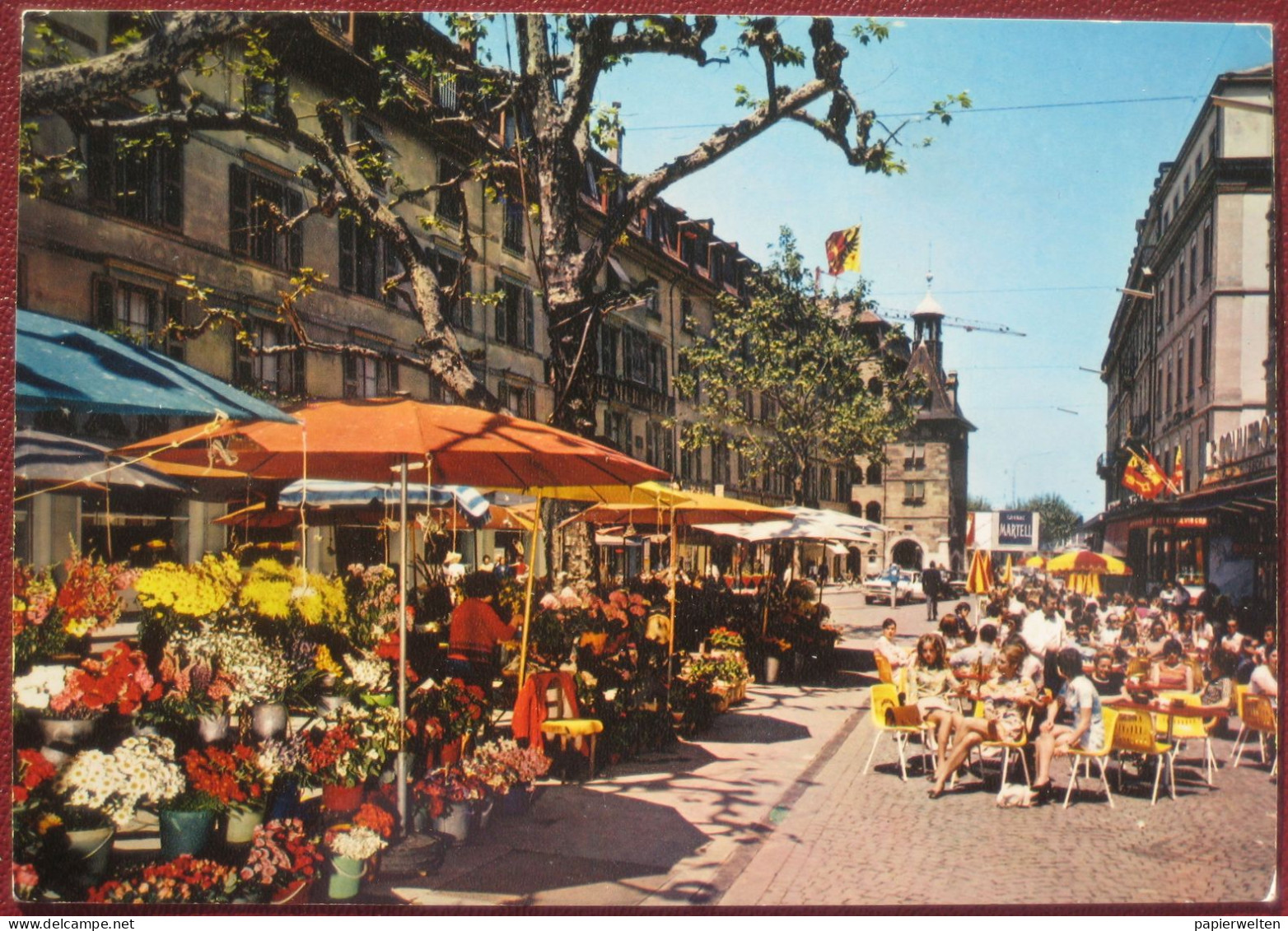 Genève / Genf - La Place Du Molard Et Ses Grands Cafés - Genève