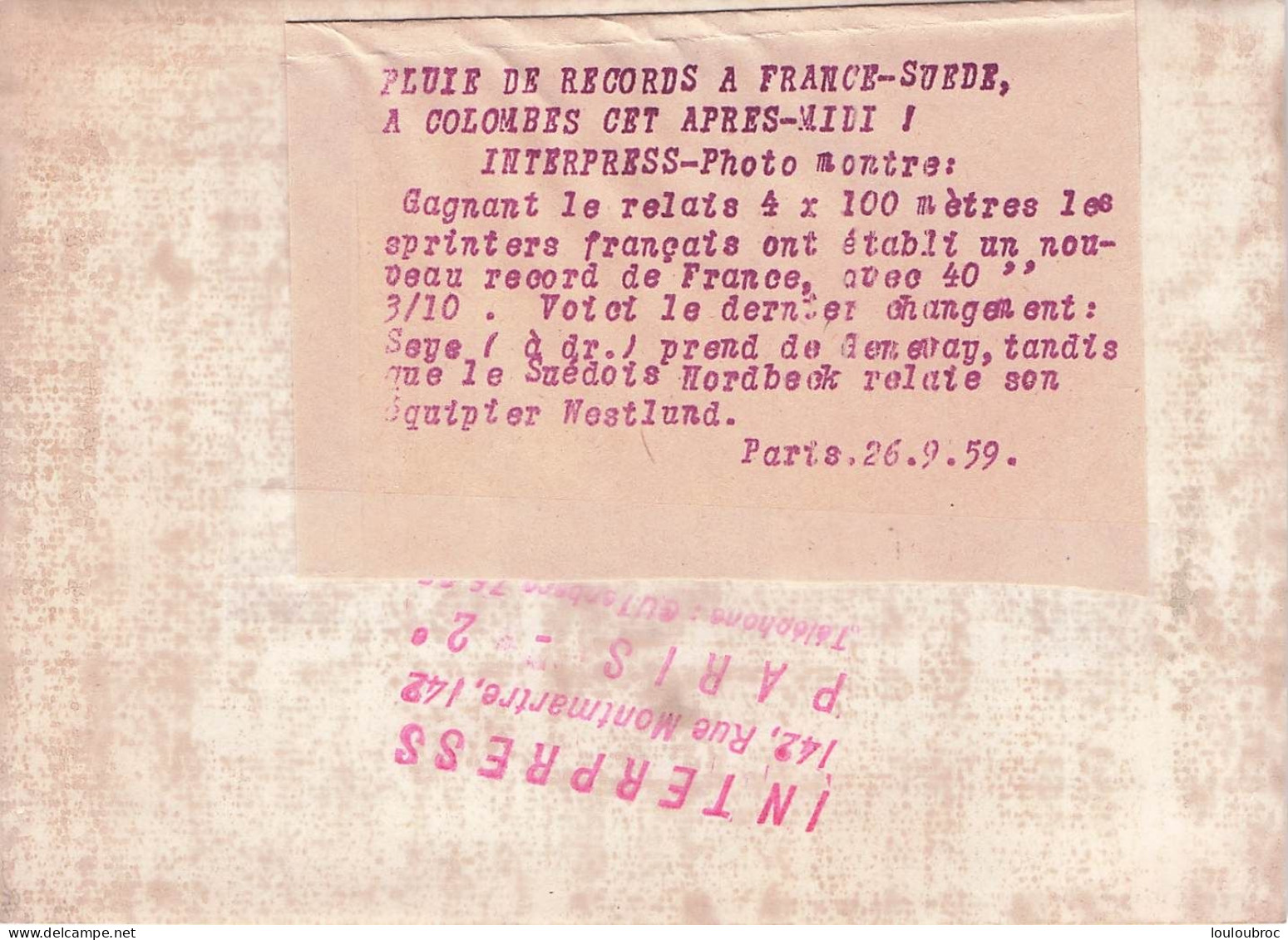 ATHLETISME 09/1959 FRANCE SUEDE A COLOMBES VICTOIRE DU 4X100 METRES PAR LES FRANCAIS PHOTO 18 X 13 CM - Sports