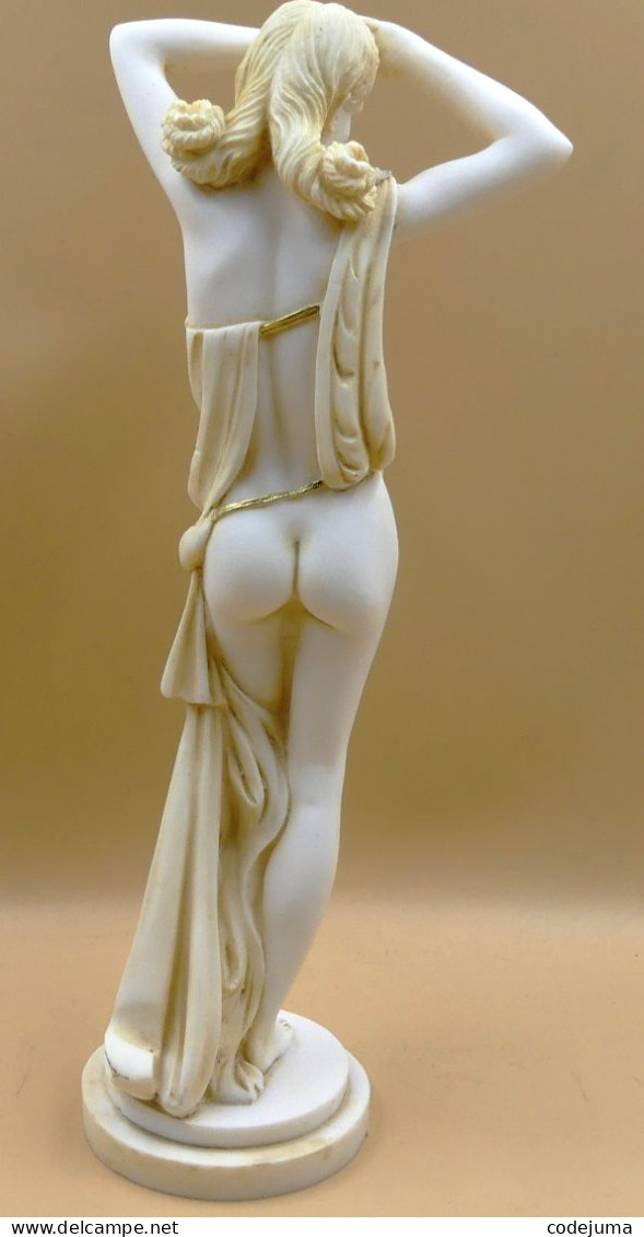 Statue en albâtre Aprodithe  nu