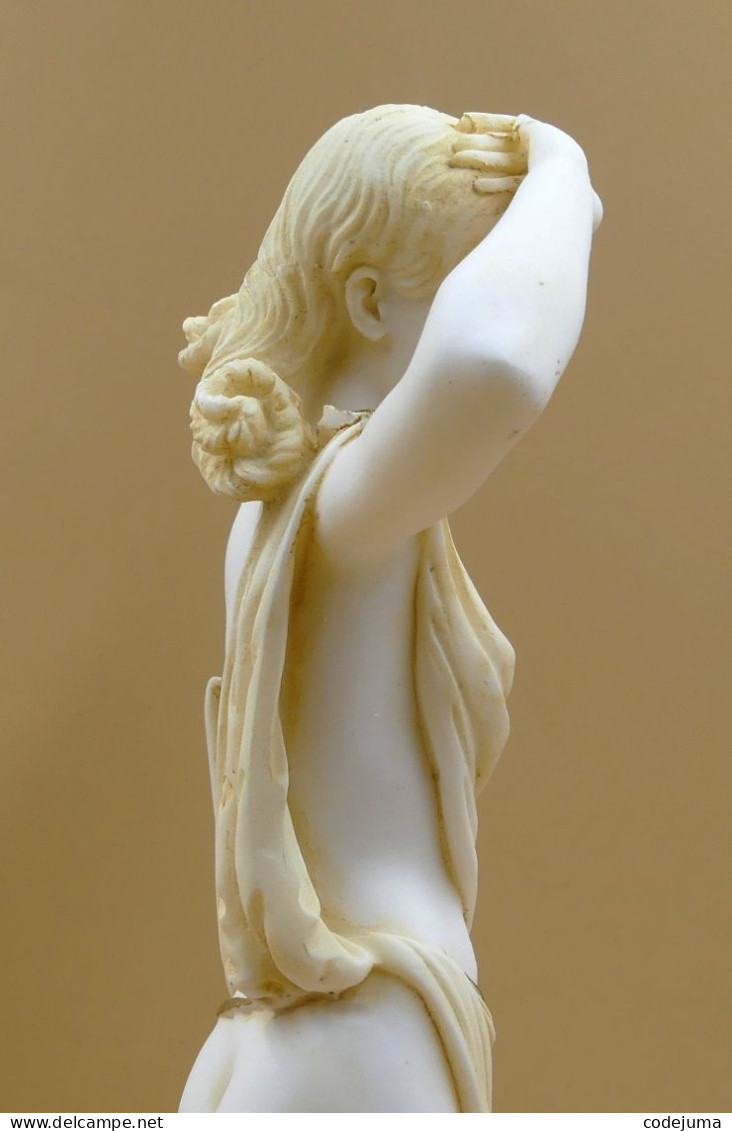 Statue en albâtre Aprodithe  nu