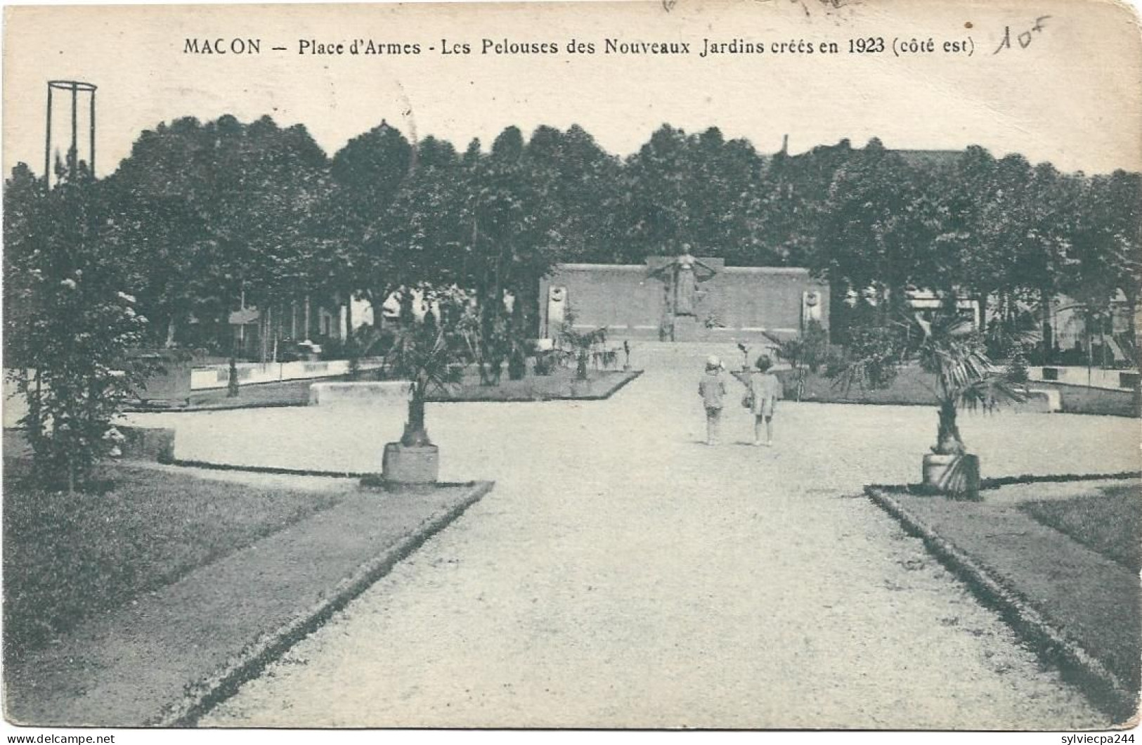 CPA 71 - MACON - PLACE D'ARMES - LES PELOUSES DES NOUVEAUX JARDINS CREES EN 1923 - Macon