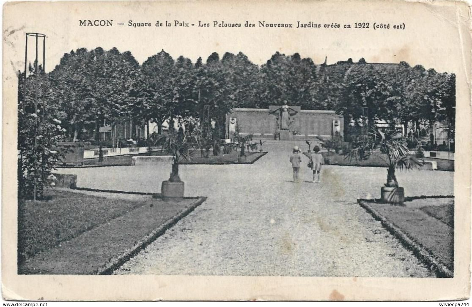 CPA 71 - MACON - SQUARE DE LA PAIX - LES PELOUSES DES NOUVEAUX JARDINS CREES EN 1922 - Macon