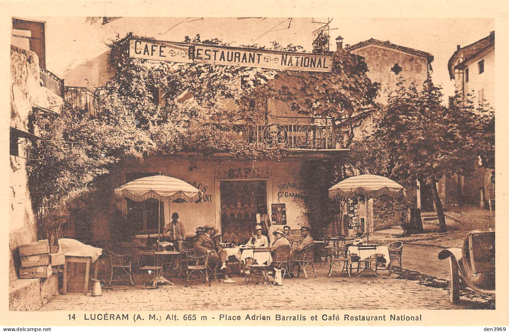 LUCERAM (Alpes-Maritimes) - Place Adrien Barralis Et Café-Restaurant National - Parasols - Lucéram