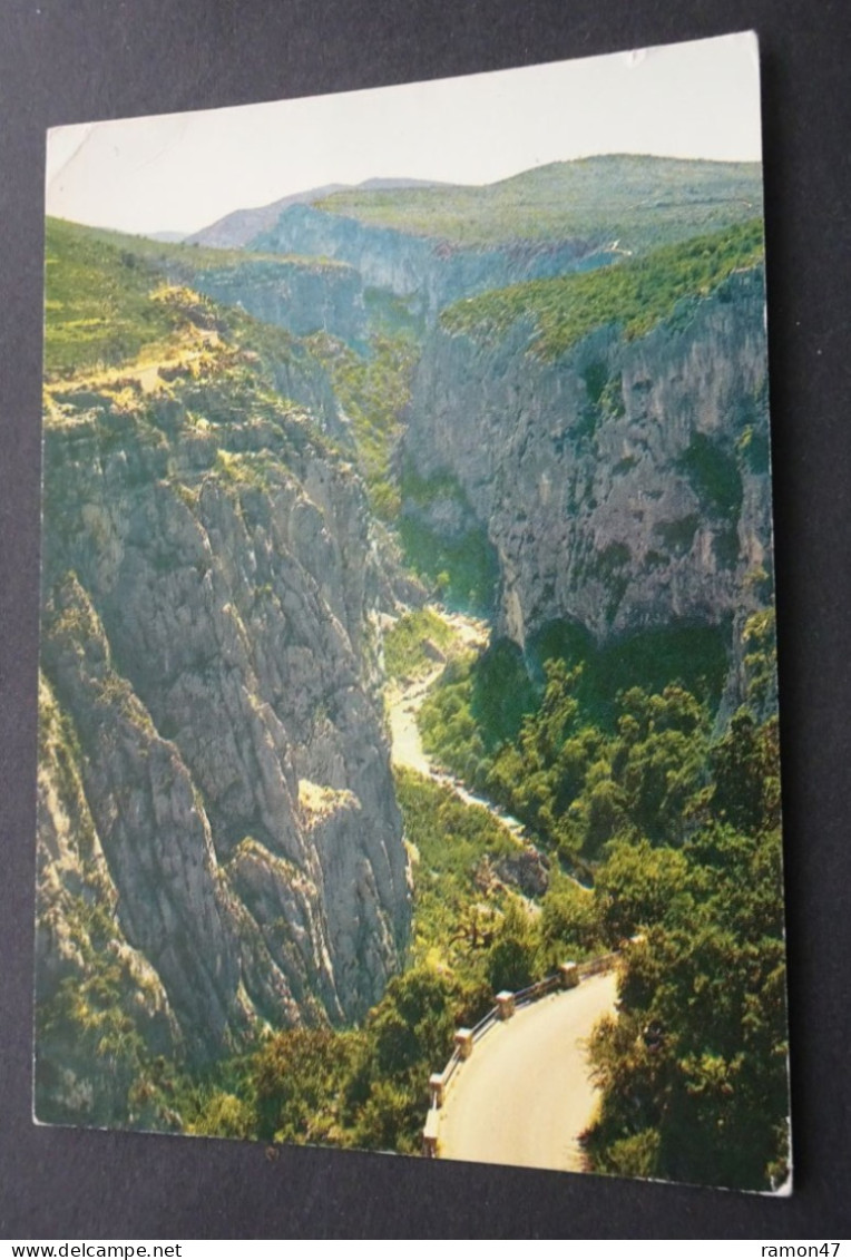 Les Gorges Du Verdon - Ici, La Corniche Sublime Vue De La Falaise Des Bauchets - Editions Photoguy - Autres & Non Classés