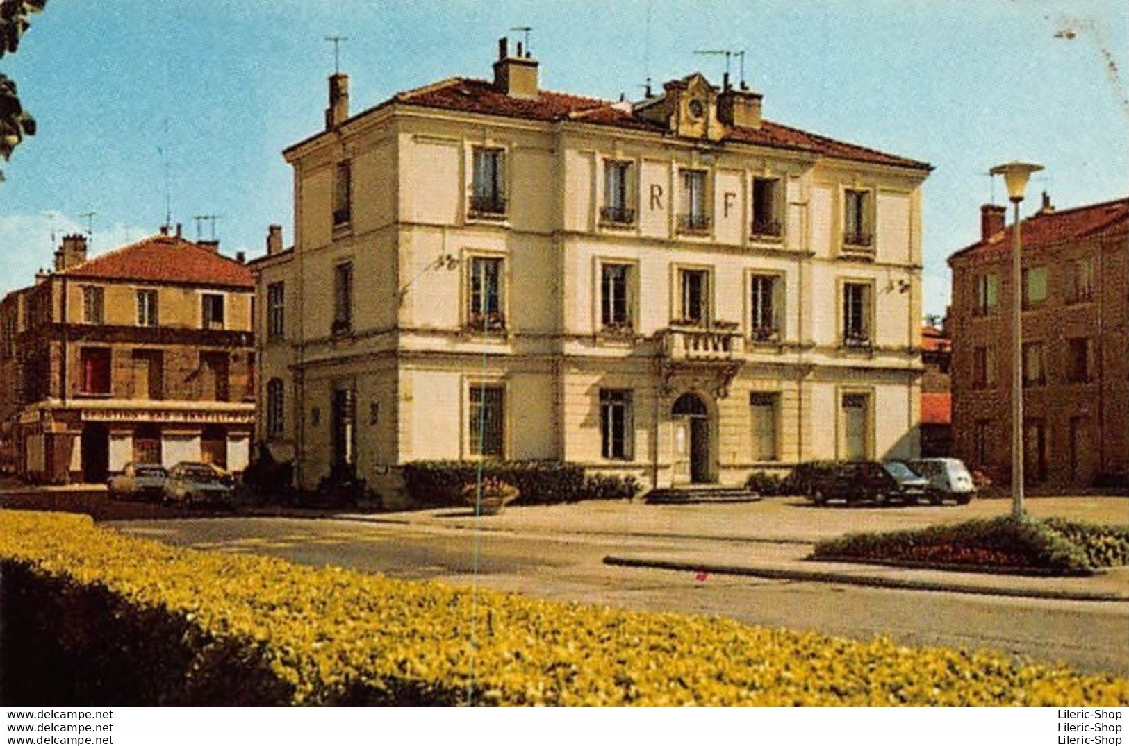 [42] SOUVENIR DE SAINT-GENEST-LERPT - CAFÉ DES SPORTS-LA MAIRIE-LA PLACE - CPM 1980 ♦♦♦ - Sonstige & Ohne Zuordnung