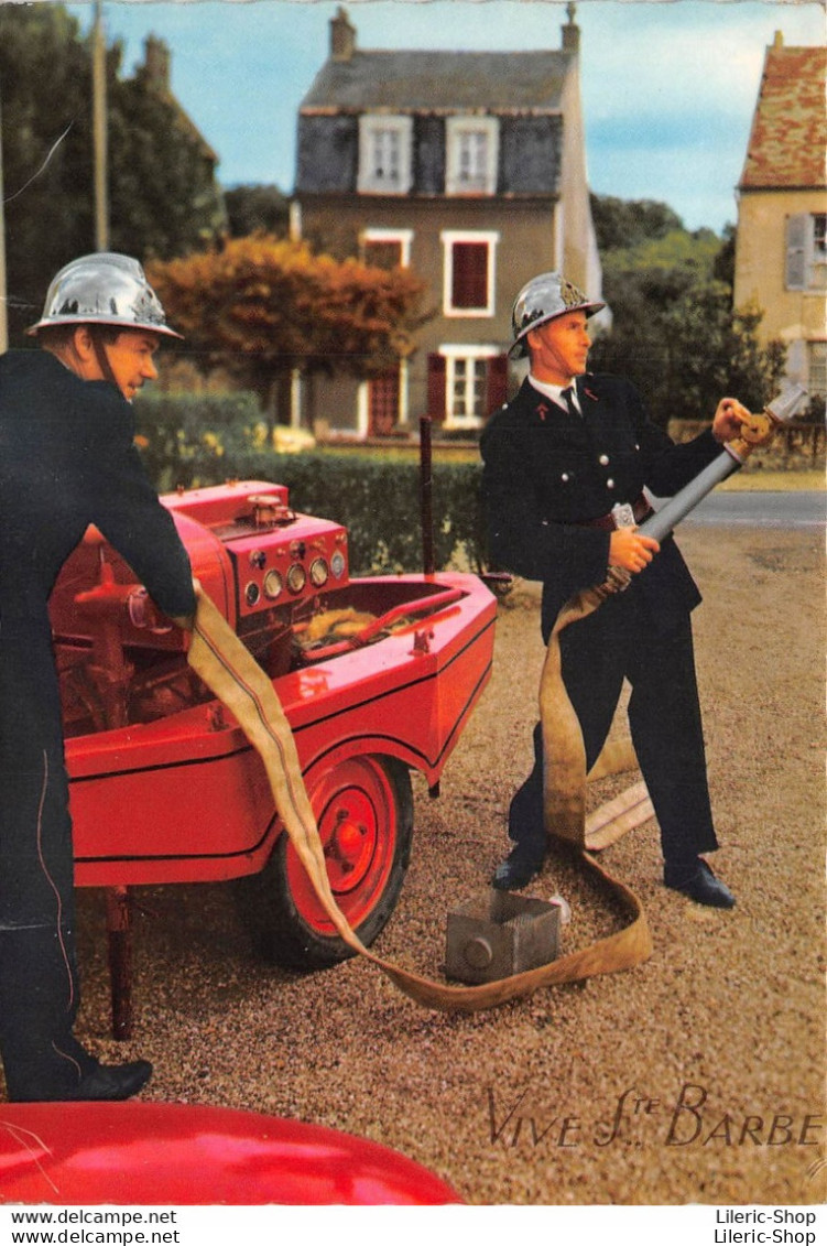 Cpsm 1960 - Vive Sainte-Barbe - Pompiers En Manœuvre - Lance à Incendie (¬‿¬) ♥ - Altri & Non Classificati