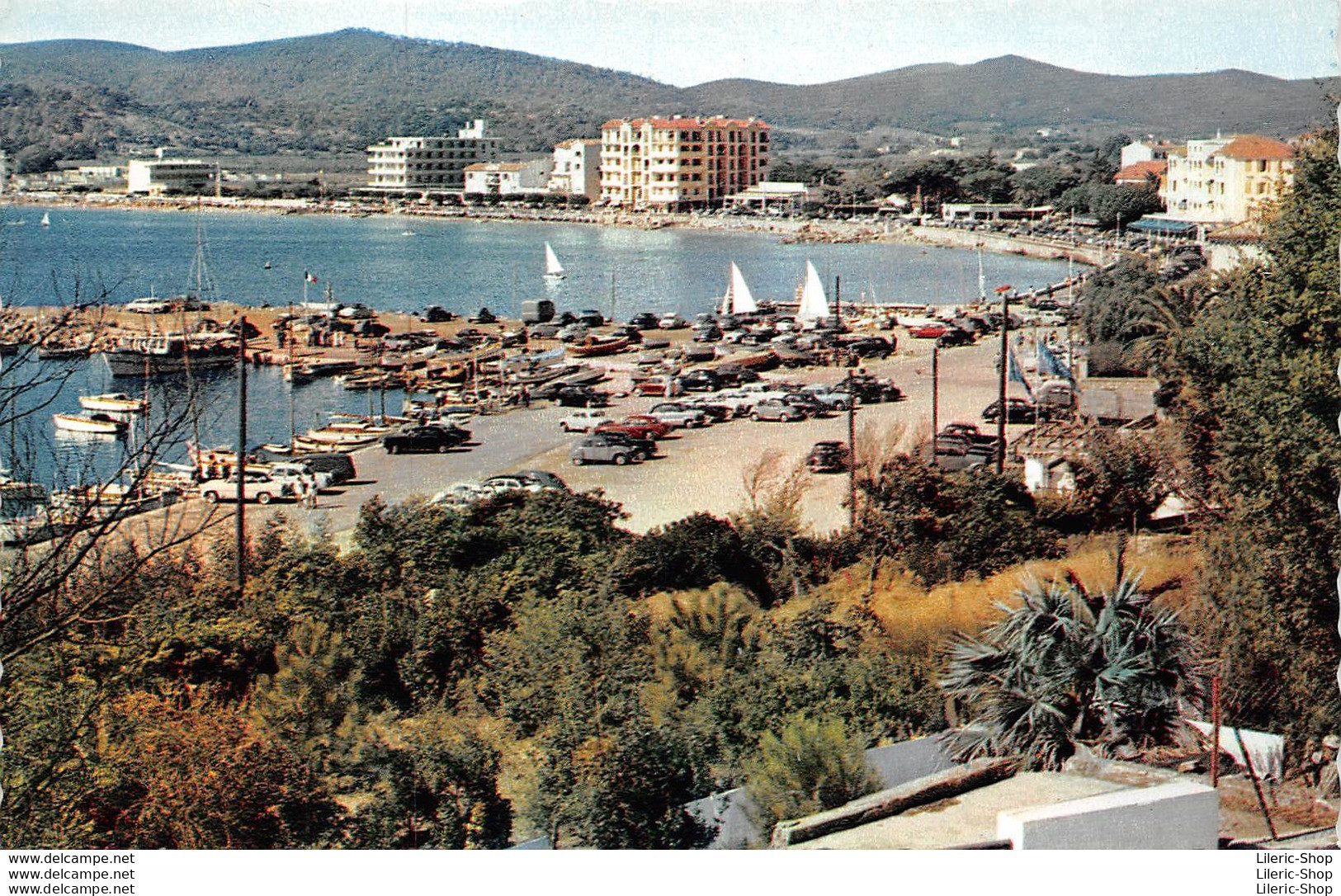 [83]LE LAVANDOU -UN COIN DU PORT-GRAND-HÔTEL- LOGIS DE LA MER-BEAU-RIVAGE-RÉSIDENCE BEACH Cpsm ± 1950 ♦♦♦ - Le Lavandou