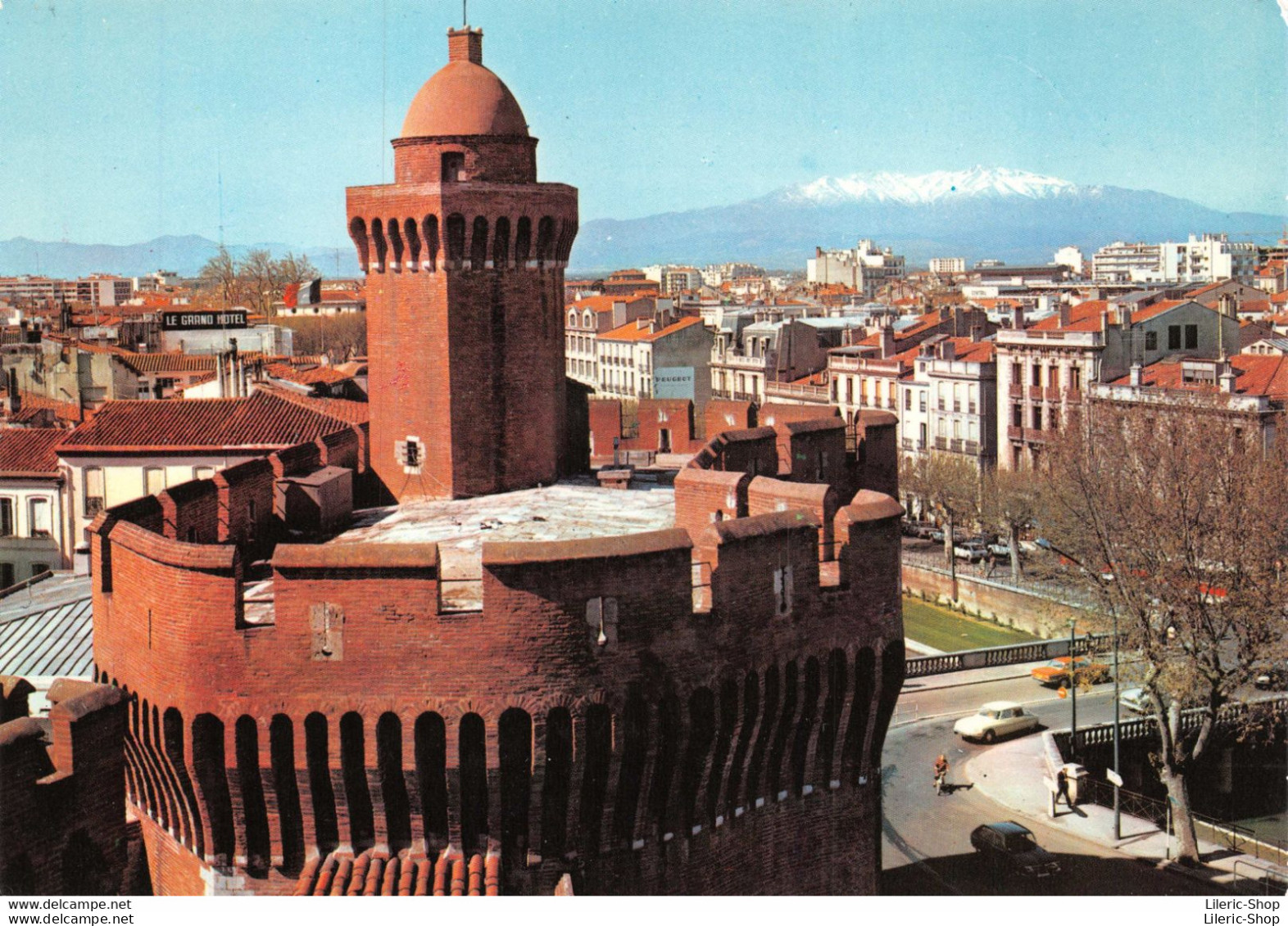 [66] PERPIGNAN  Le Castillet (construction Militaire Du XVie S.) Au Fond, Le Canigou, Alt. 2785 M. Automobile DS CPM ♥♥♥ - Perpignan