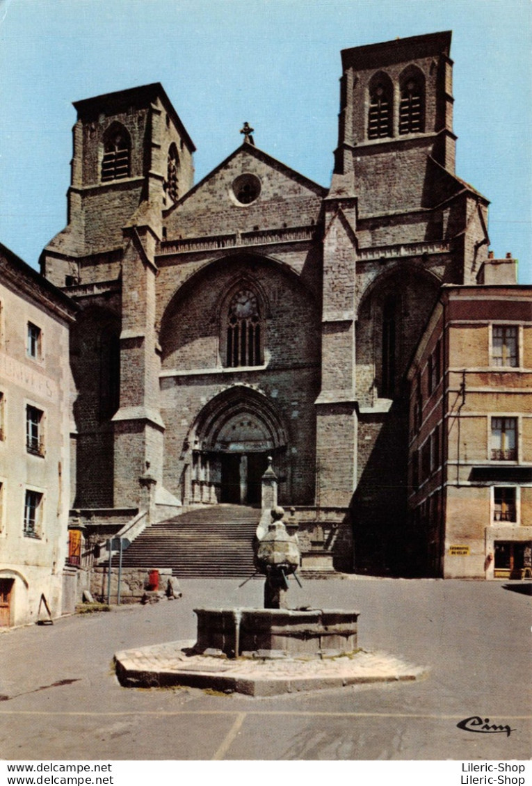 [43] LA CHAISE-DIEU - Facade De L'Abbaye Cpm  ♥♥♥ - Sonstige & Ohne Zuordnung