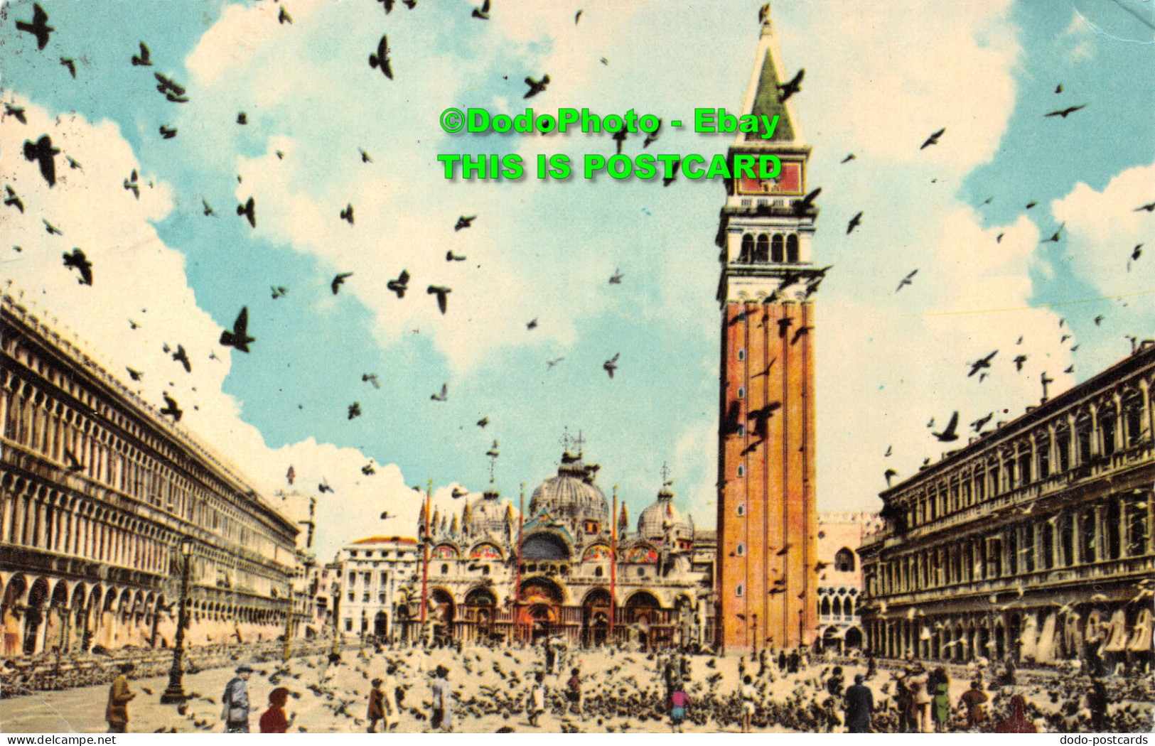 R423681 Venezia. Piazza Of St. Mark And Flight Pigeons. 1960 - Monde