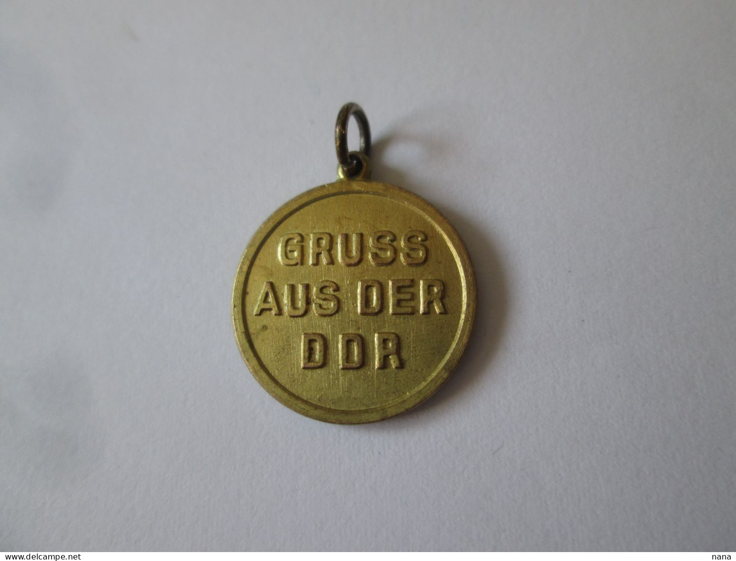 Medaillon Salutations De La RDA Des Annees 1990,diam:18 Mm/Greetings From The GDR Medallion 1990's,diam=18 Mm - Germany