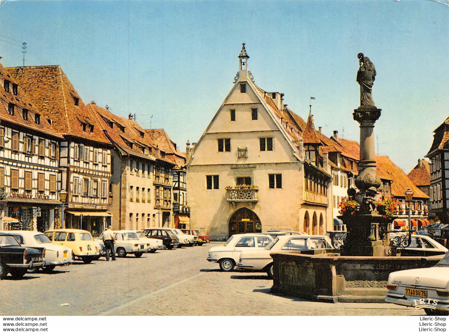 [67] OBERNAI - LA FONTAINE SAINTE-ODILE - LA HALLE AUX BLÉS - AUTOMOBILES - ÉDITIONS CAP N°2427cpsm ± 1970 ♦♦♦ - Obernai