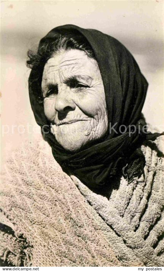 72679530 Nazare_Portugal Femme De Nazare Scenes Et Types - Autres & Non Classés