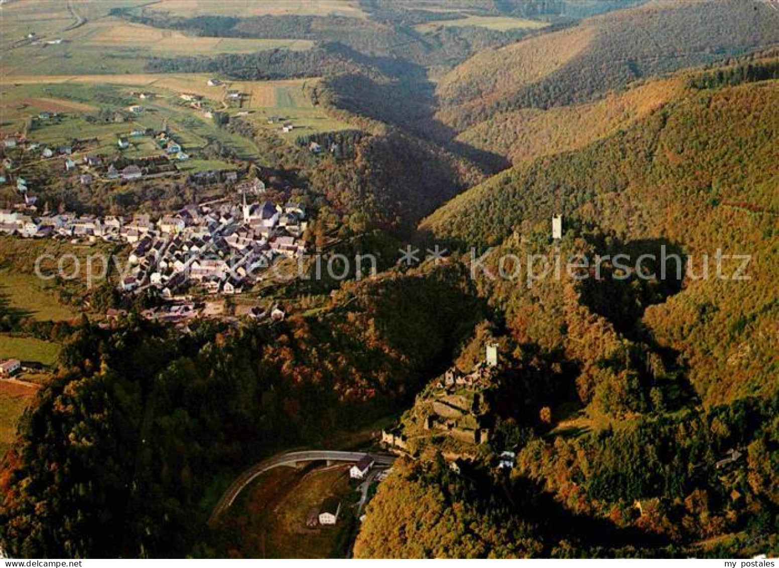 72675933 Manderscheid Eifel Fliegeraufnahme Ober- Und Niederburg Am Liesertal Ma - Manderscheid