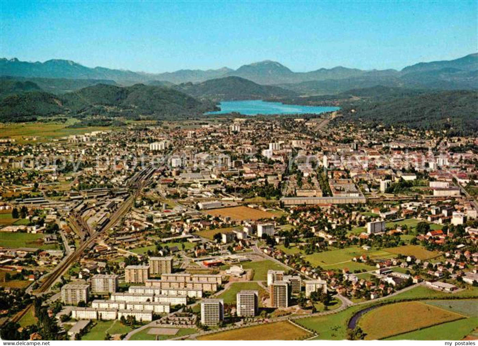 72674190 Klagenfurt Woerthersee Panorama Blick Gegen Westen Villacher Alpe Flieg - Otros & Sin Clasificación