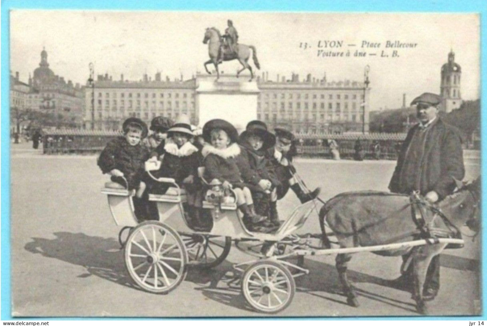 LYON Place Bellecour Voiture à Ane Circulé 1917 (shdh) - Andere & Zonder Classificatie