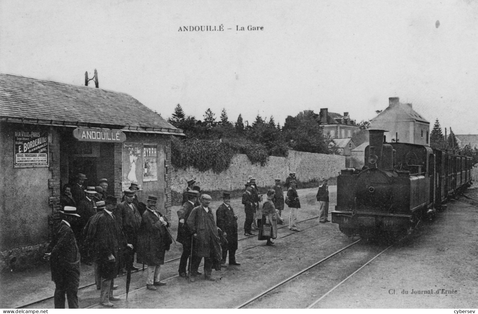 ANDOUILLE - La Gare - Le Train - Les Voyageurs - Très Beau Plan - Très Bon état - Other & Unclassified