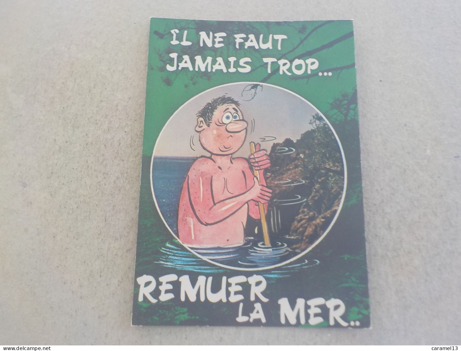 CPSM -  AU PLUS RAPIDE - CARTE HUMORISTIQUE - IL NE FAUT JAMAIS REMUER TROP LA MER   -  VOYAGEE NON TIMBREE - Humor