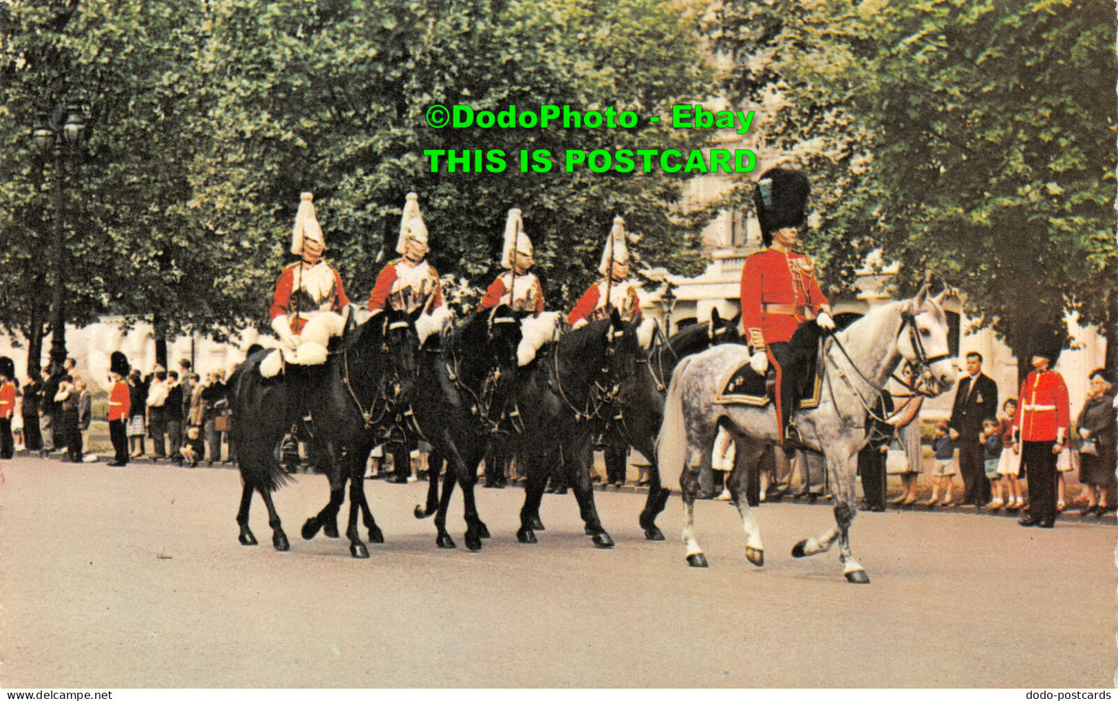 R423410 London. Mounted Guards In The Mall. The Photographic Greeting Card. Natu - Autres & Non Classés