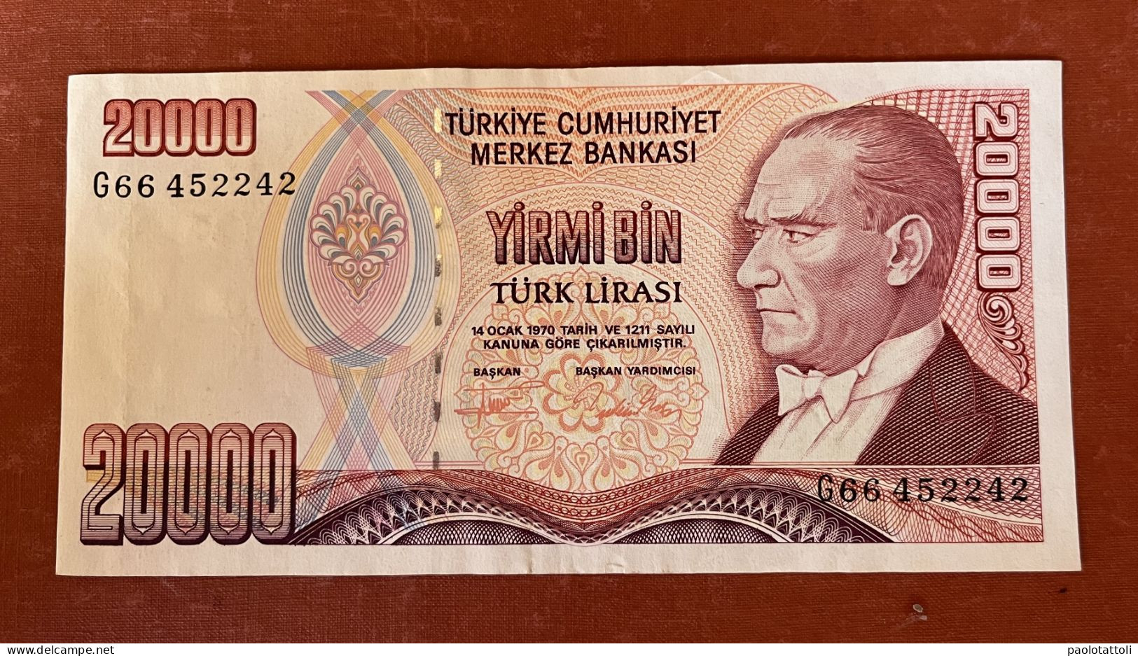 Turkey, 1995-20000 Lira. Purple Ornament- Obverse A Portrait Of President Mustafa Kemal Atatürk  . - Turquie