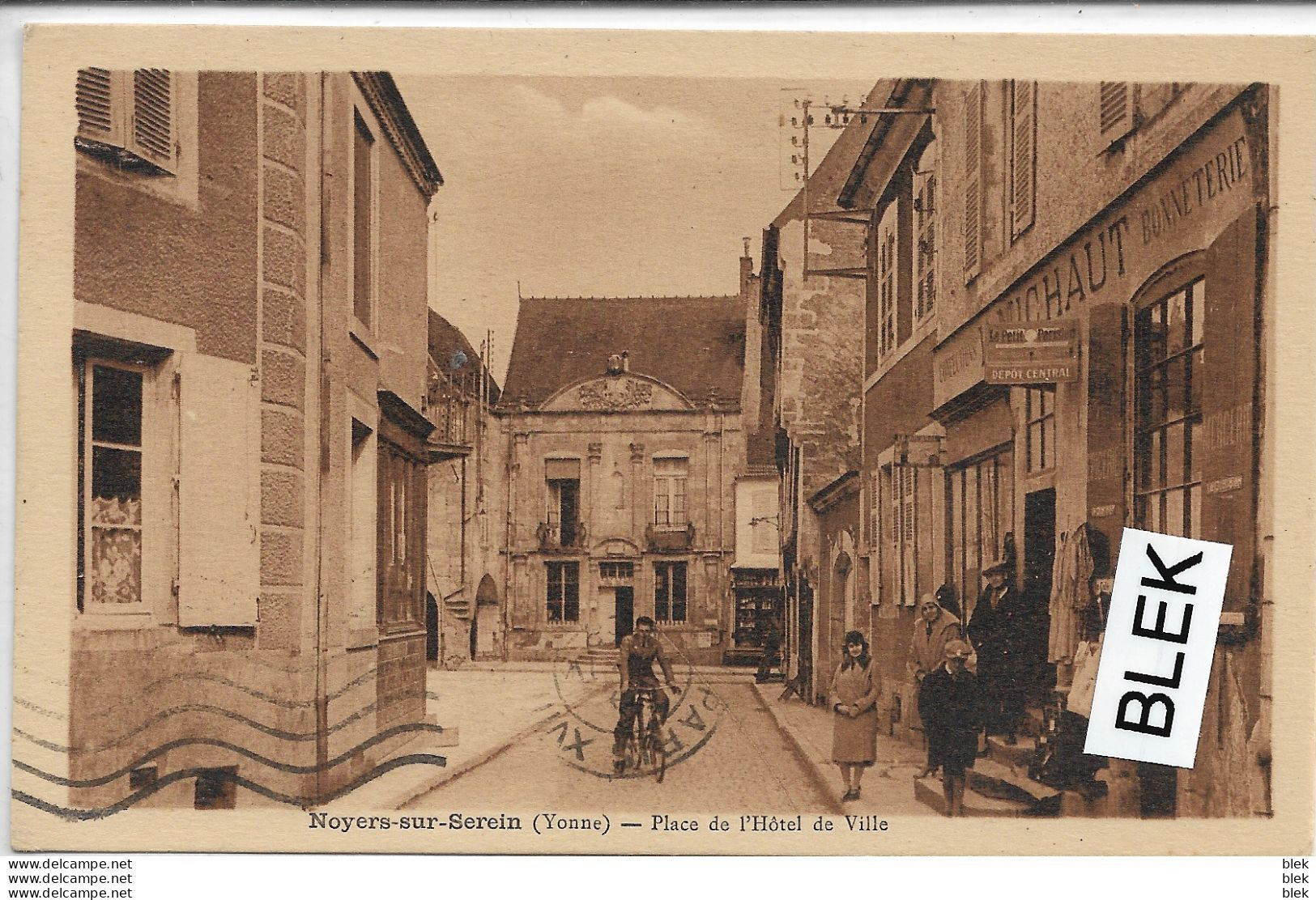 89 . Yonne :  Noyers Sur Serein :  Place De L ' Hotel  De Ville . - Noyers Sur Serein