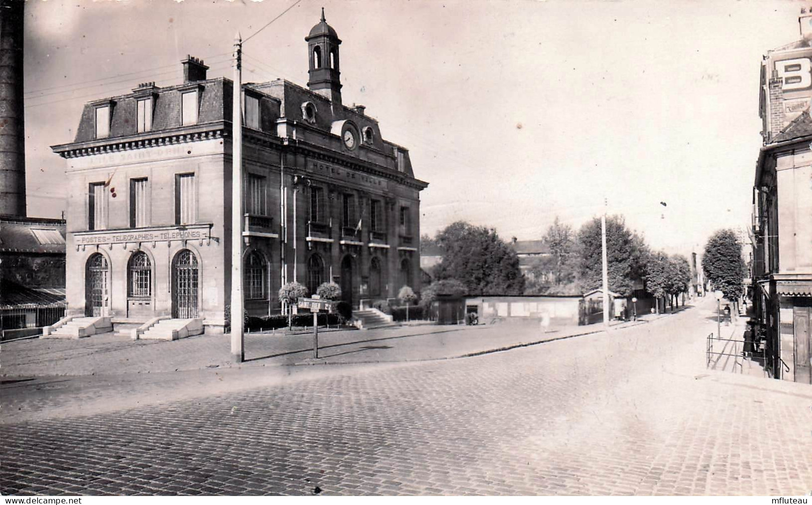 93* ILE ST DENIS  L Hotel De Ville  (CPSM 9x14cm)       RL45,0148 - L'Ile Saint Denis