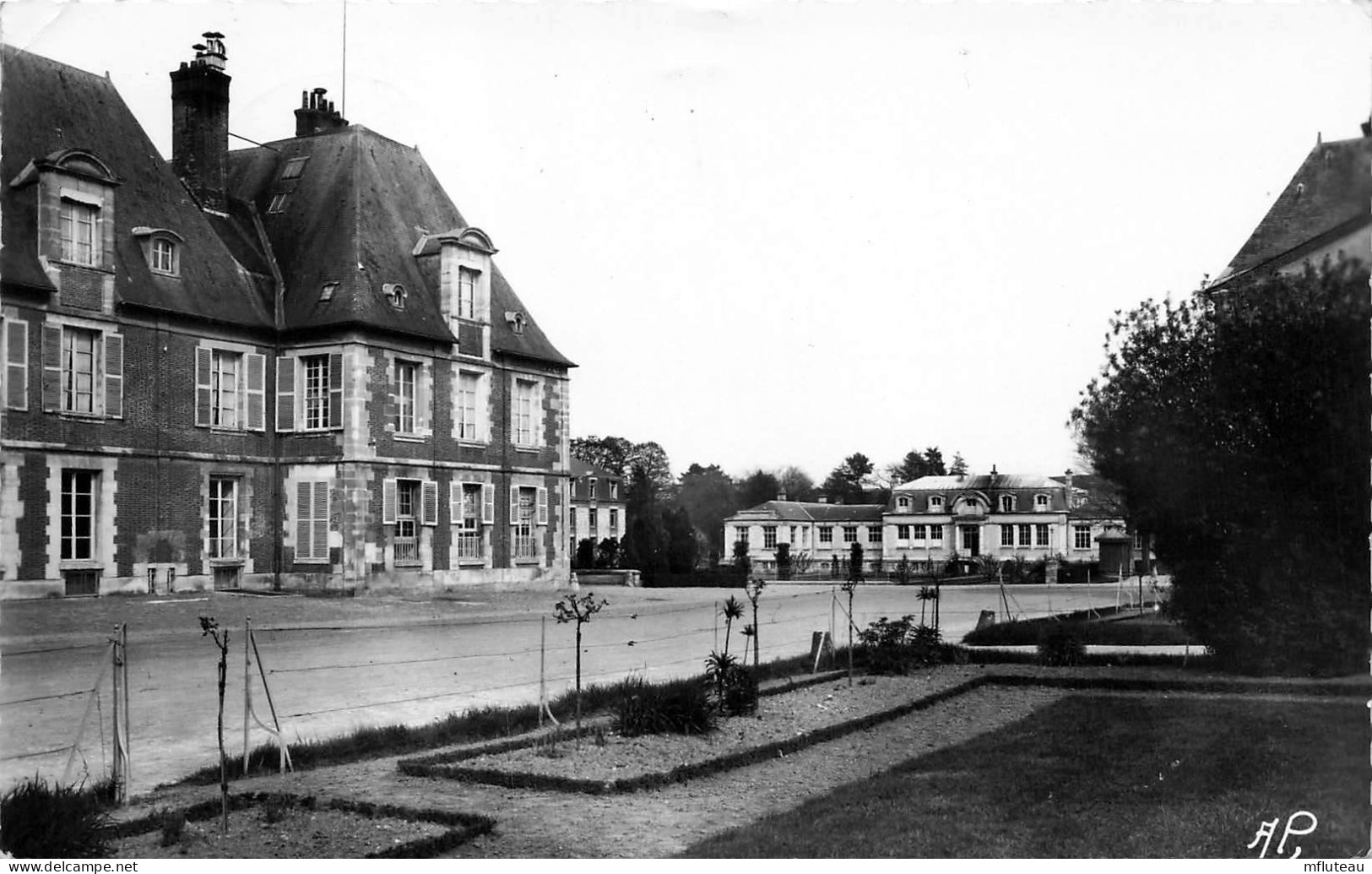 94* GRIGNON   Ecole Nationale Agriculture (CPSM 9x14cm)   RL45,1118 - Sonstige & Ohne Zuordnung