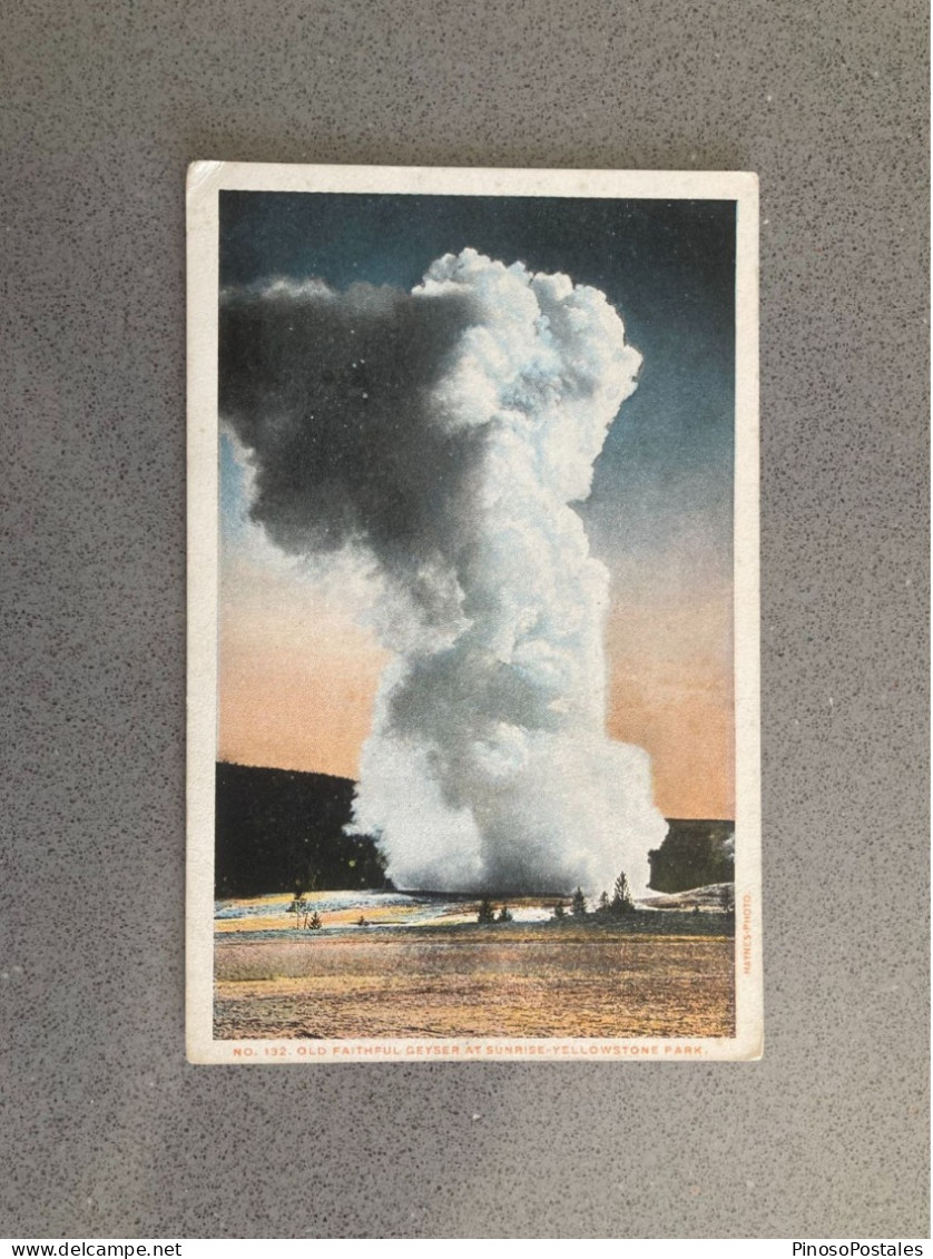 Old Faithful Geyser At Sunrise - Yellowstone Park Carte Postale Postcard - Yellowstone