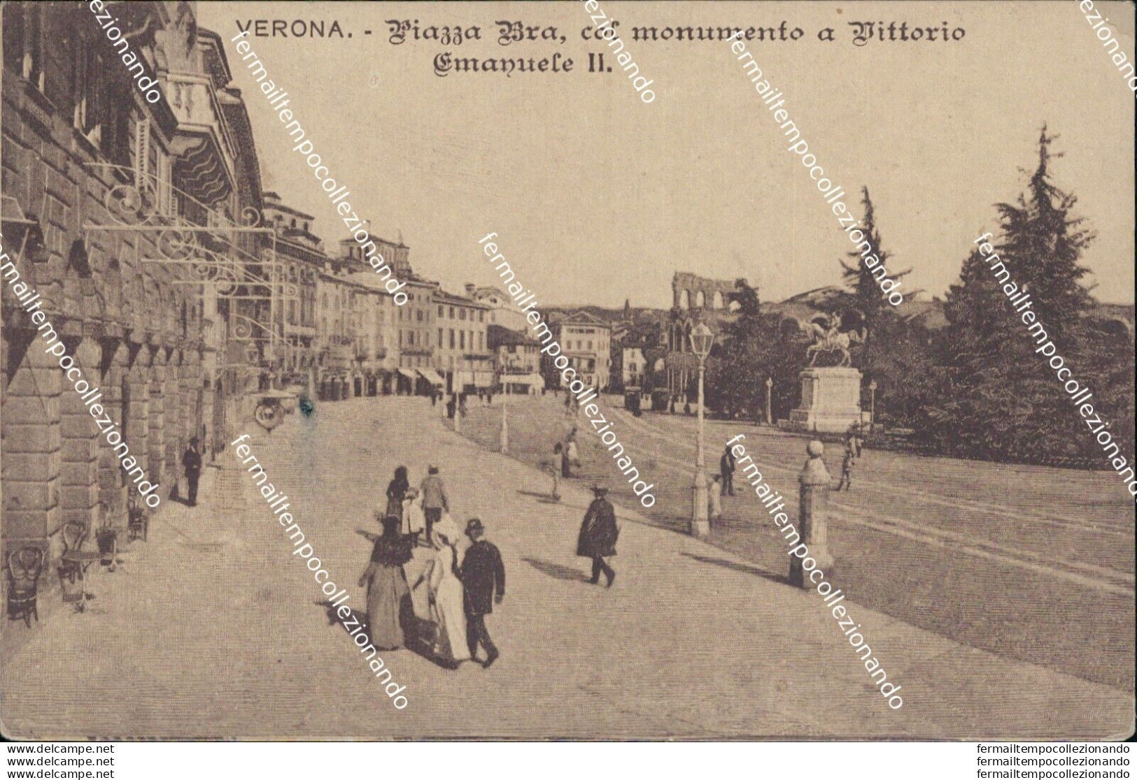 Bl61 Cartolina Verona Citta' Piazza Bra Col Monumento A Vittorio Emanuele II - Verona