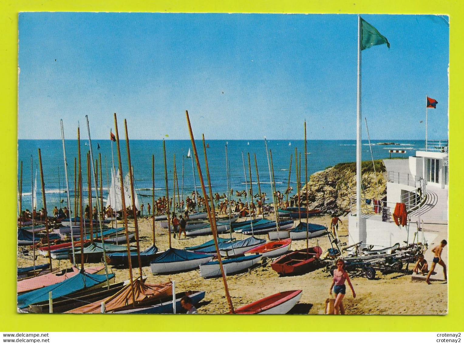 85 SAINT GILLES CROIX DE VIE N°64 Les Yachts Et La Plage Baignade Voiliers Drapeau Vert VOIR DOS Et Flamme En 1965 - Saint Gilles Croix De Vie