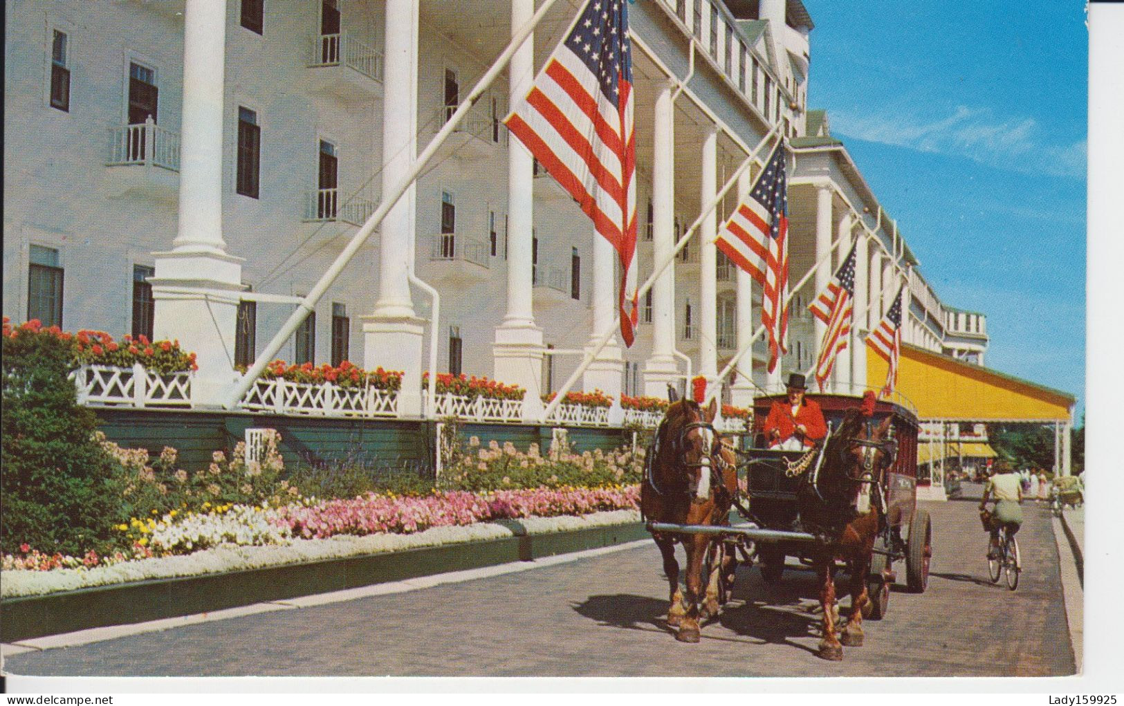 Grand Hôtel Mackinac Island Michigan U S Bus Leaving The Grand Hotel For Village Carriage Pulled By 2 Horses Coachman, - Autres & Non Classés