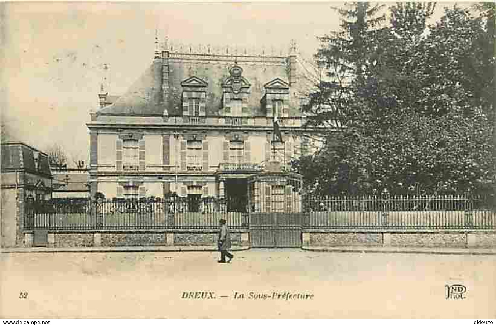 28 - Dreux - La Sous-Préfecture - Animée - Oblitération Ronde De 1929 - CPA - Voir Scans Recto-Verso - Dreux