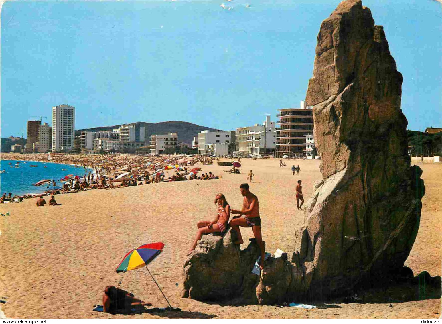 Espagne - Espana - Cataluna - Costa Brava - Playa De Aro - Playa - Plage - Femme En Maillot De Bain - CPM - Voir Scans R - Gerona