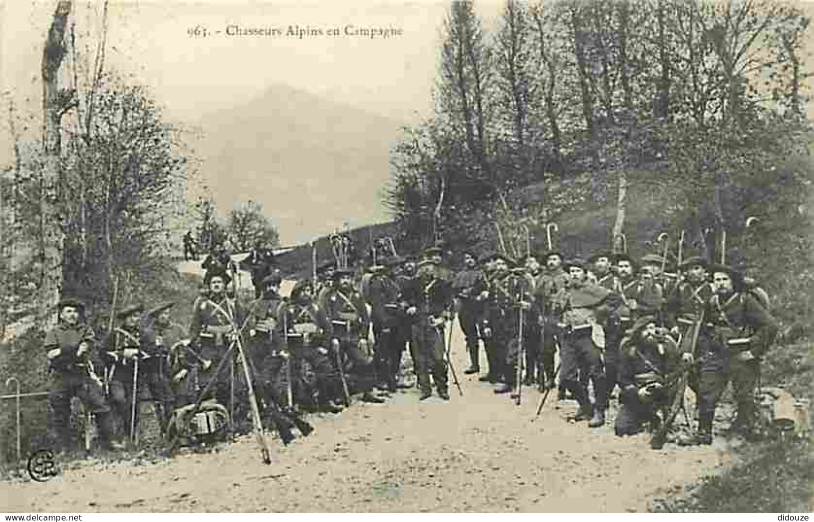 Militaria - Chasseurs Alpins En Campagne - Uniformes - Animé - CPA - Other & Unclassified