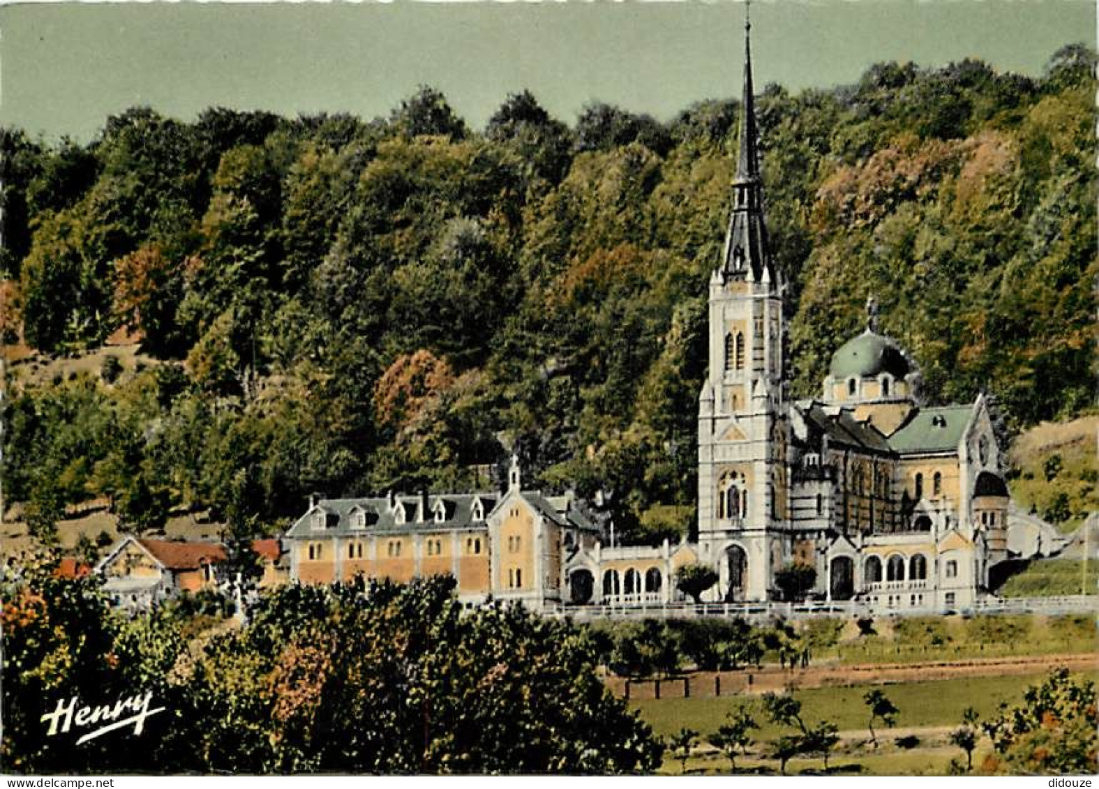 88 - Domremy La Pucelle - Basilique Nationale De Sainte Jeanne D'Arc - Edition Henry - CPM - Voir Scans Recto-Verso - Domremy La Pucelle