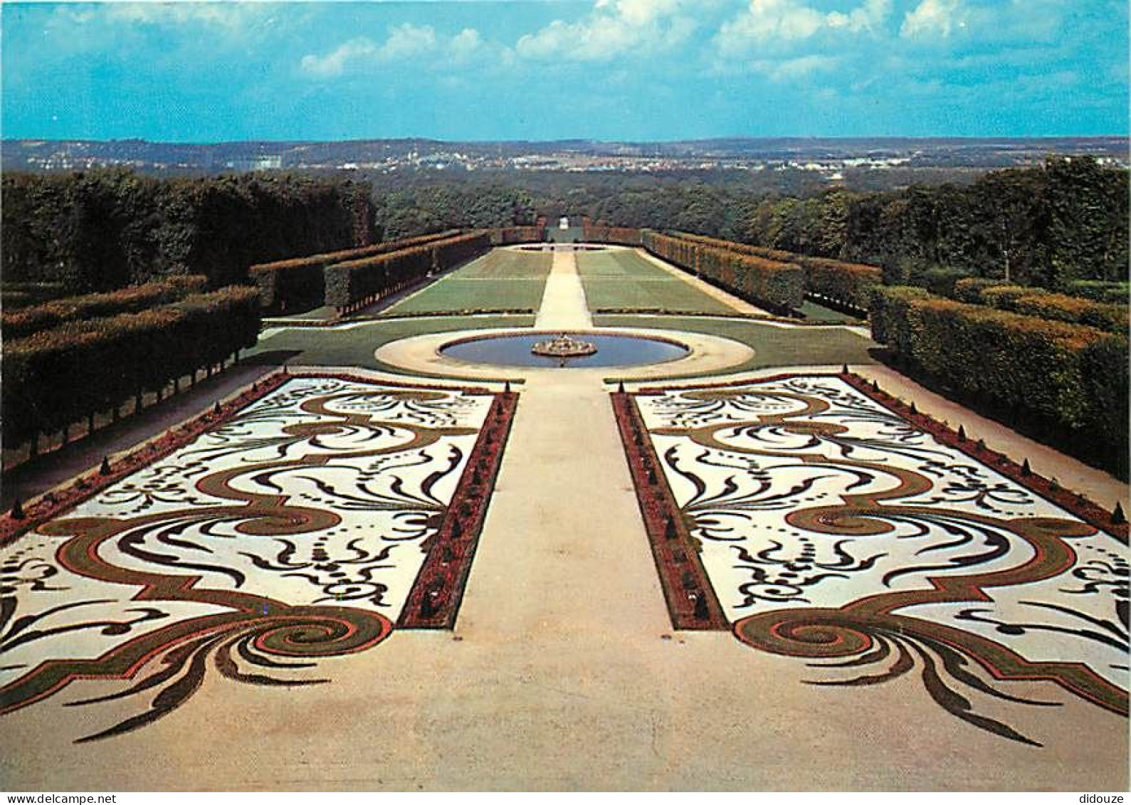 77 - Champs Sur Marne - Le Château - Parterres De Broderies - Carte Neuve - CPM - Voir Scans Recto-Verso - Autres & Non Classés