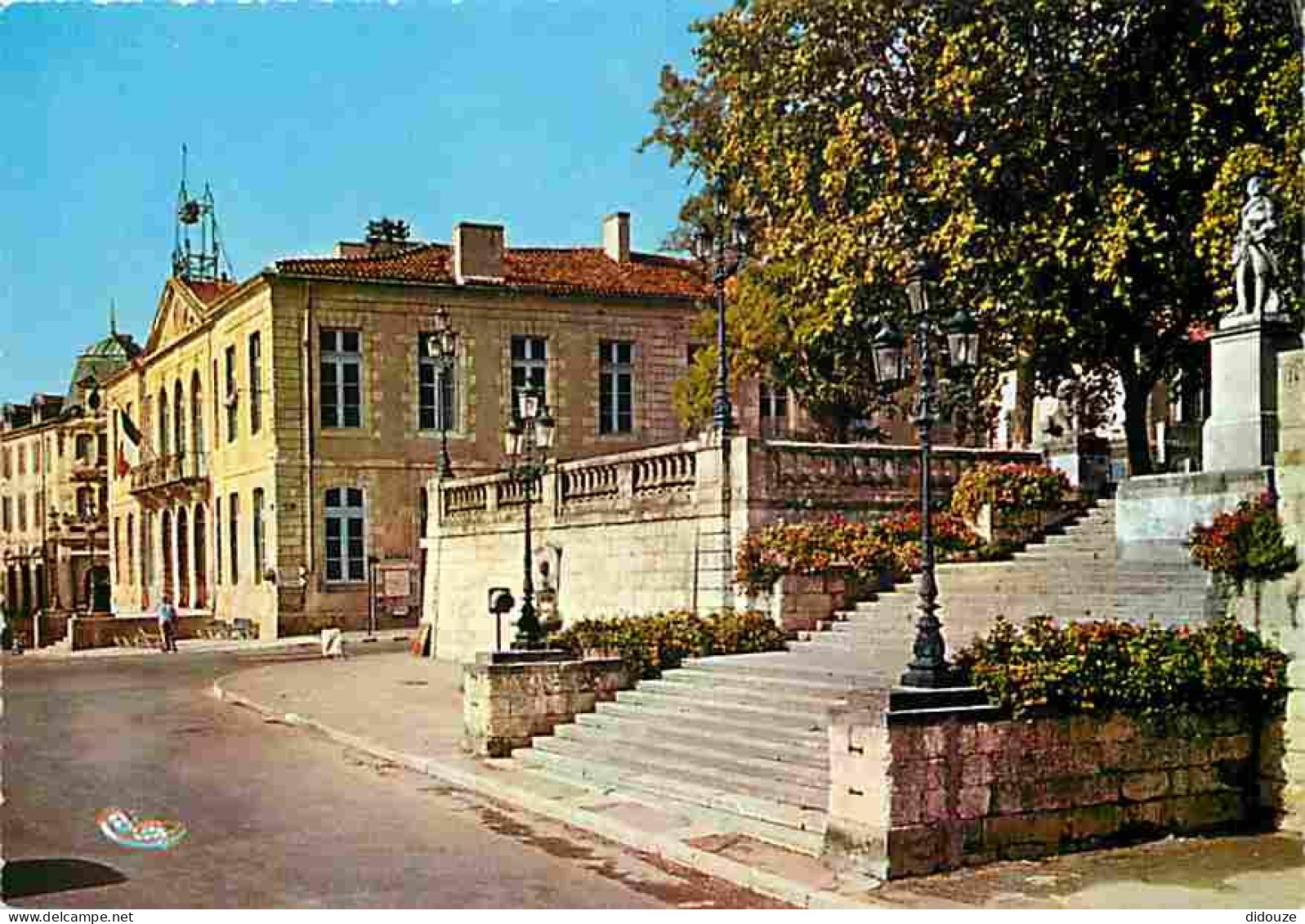 32 - Auch - Les Allées D'Etigny Et L'Hôtel De Ville - CPM - Voir Scans Recto-Verso - Auch