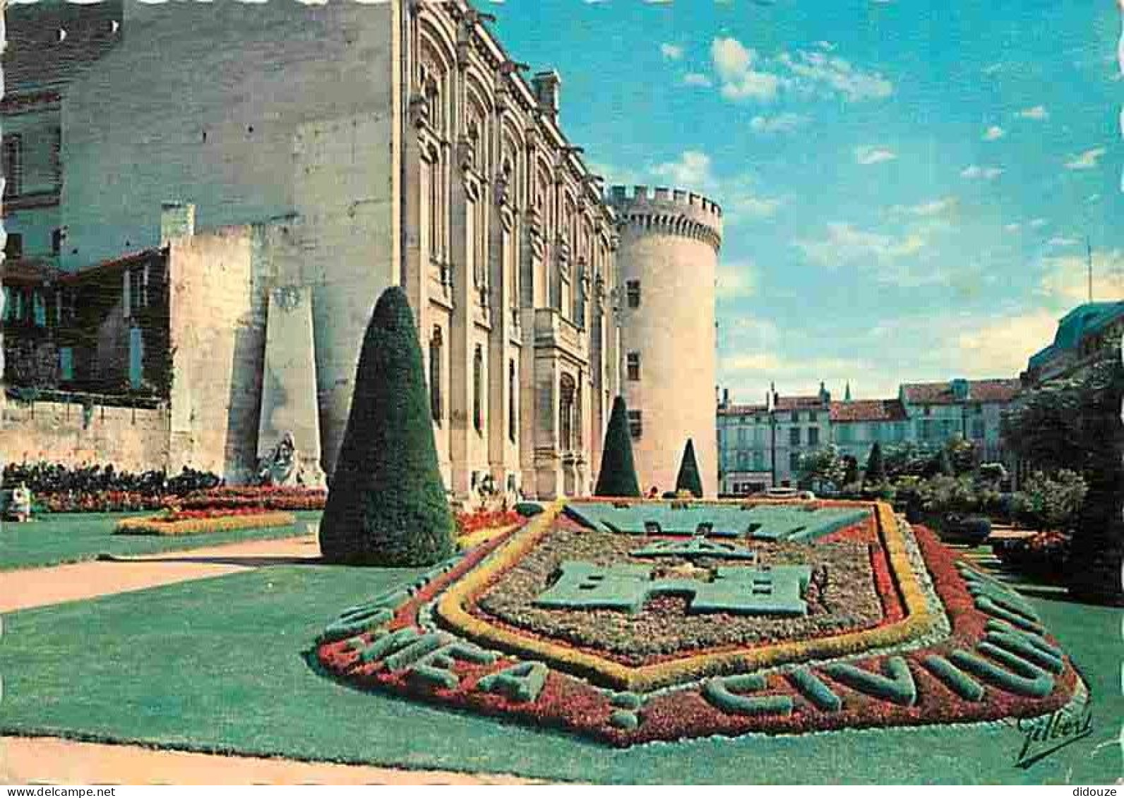 16 - Angouleme - Jardin De L'hôtel De Ville - Ecusson Des Armes D'Angoulème - Fleurs - CPM - Voir Scans Recto-Verso - Angouleme
