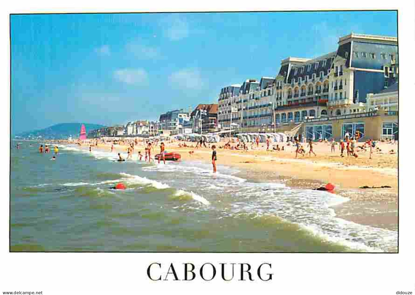 14 - Cabourg - La Plage Le Front De Mer Et Le Grand-Hôtel - CPM - Voir Scans Recto-Verso - Cabourg