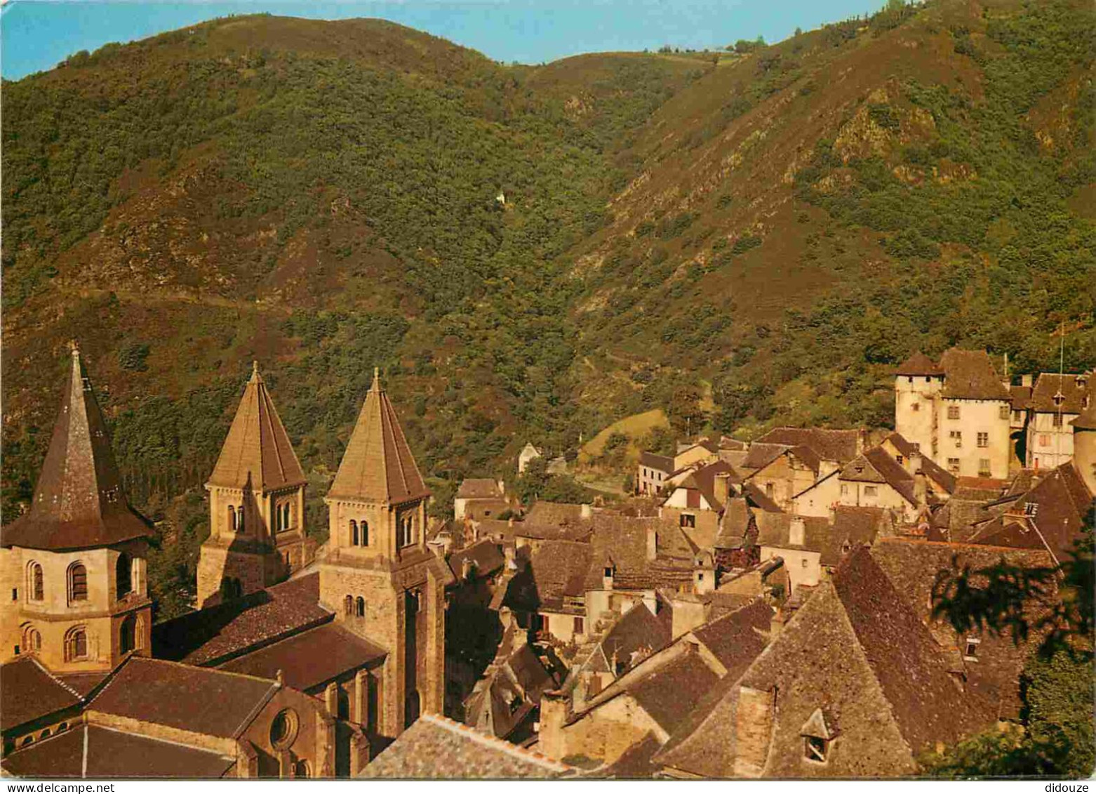 12 - Conques En Rouergue - Vue Générale - Le Village Et L'église - CPM - Voir Scans Recto-Verso - Autres & Non Classés